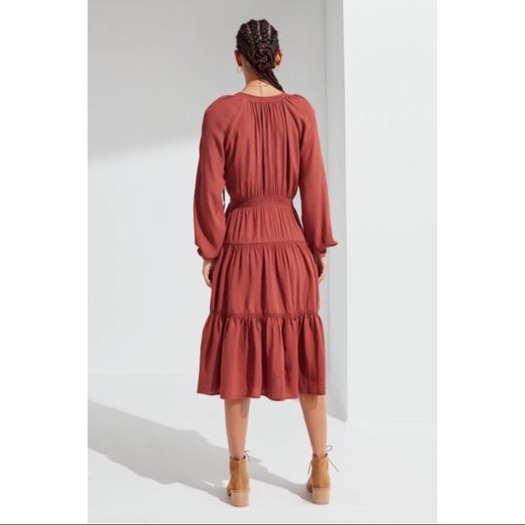 LAST ONE! UO Reese Tiered Smocked Midi Dress - Picture 4 of 7